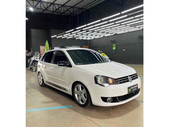 VOLKSWAGEN POLO 1.6 MI SPORTLINE 8V FLEX 4P MANUAL VOLKSWAGEN POLO 1.6 MI SPORTLINE 8V FLEX 4P MANUAL